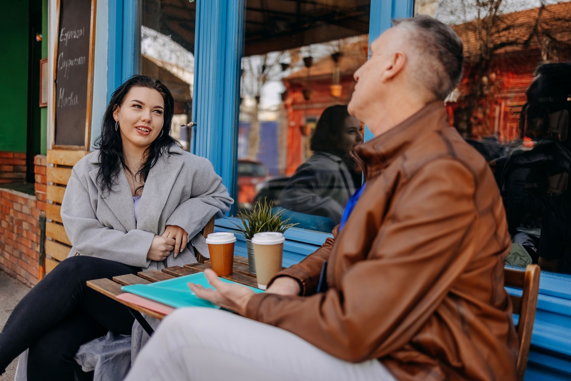 Insurance agent trying to sell insurance to a client while sitting at cafe